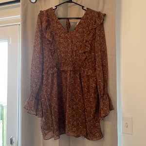 DressUp boutique NWT long sleeve floral dress with tie back